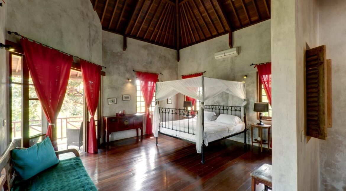 WhatsApp Image 2025-08-13 at 08.34.48