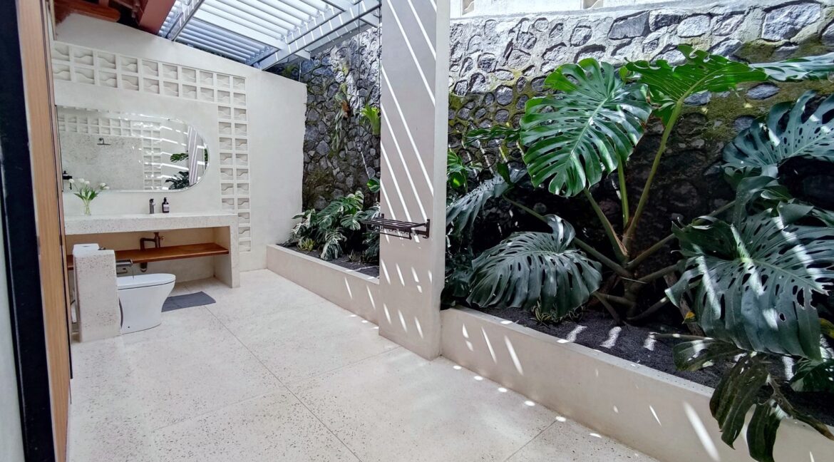 WhatsApp Image 2025-08-15 at 11.51.48 (2)