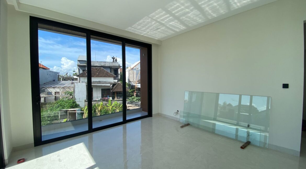 WhatsApp Image 2025-12-23 at 17.48.52