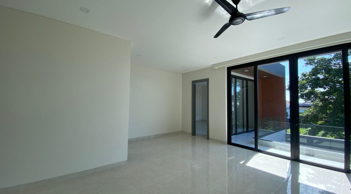 WhatsApp Image 2025-12-23 at 17.48.58