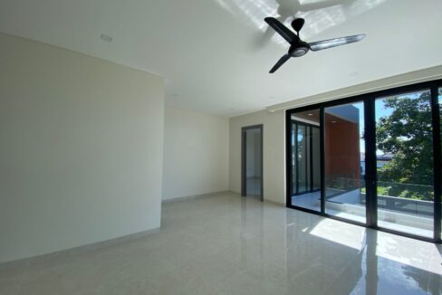 WhatsApp Image 2025-12-23 at 17.48.58