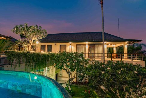 Villa-Cantik-Pool-Area-16