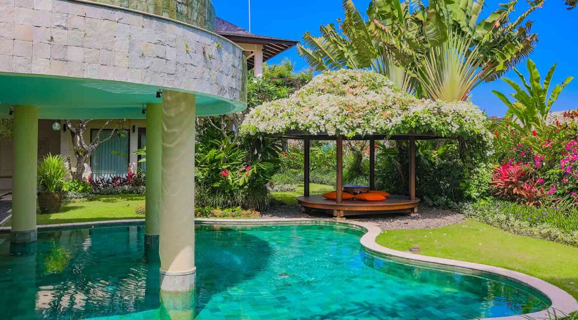 Villa-Cantik-Pool-Area-8