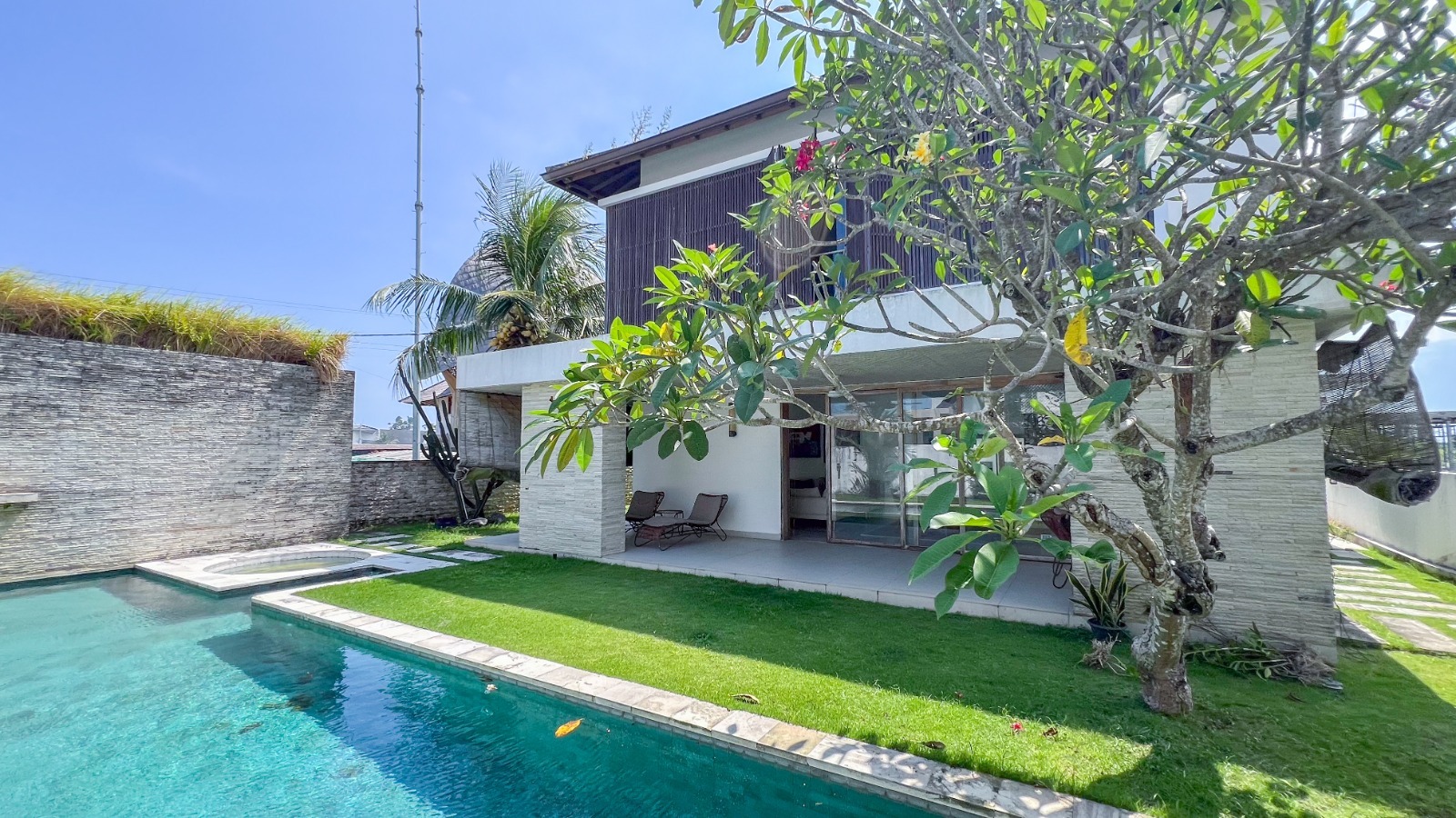 4-BEDROOM FREEHOLD VILLA — CEMAGI